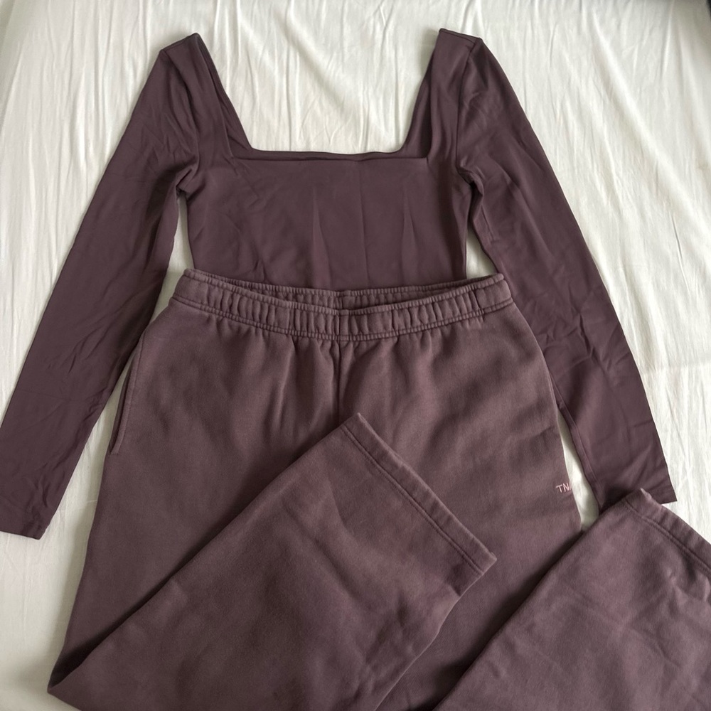 Aritzia Smoked Eggplant Matching Set - Picture 3 of 4